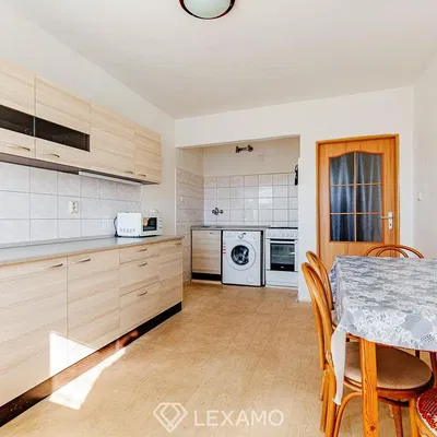 Mutfak; mutfak aletleri, doğal ışık, modern stil