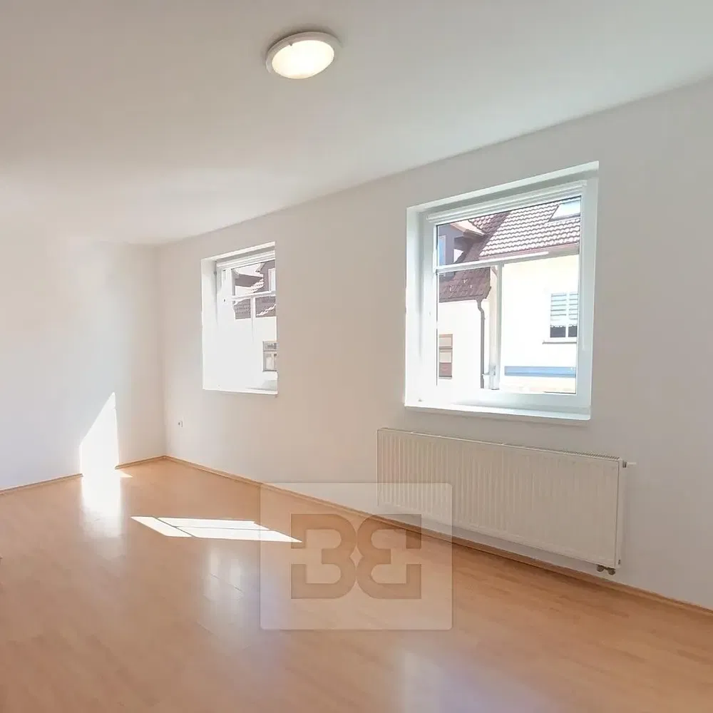 Schlafzimmer; tageslicht, holzboden