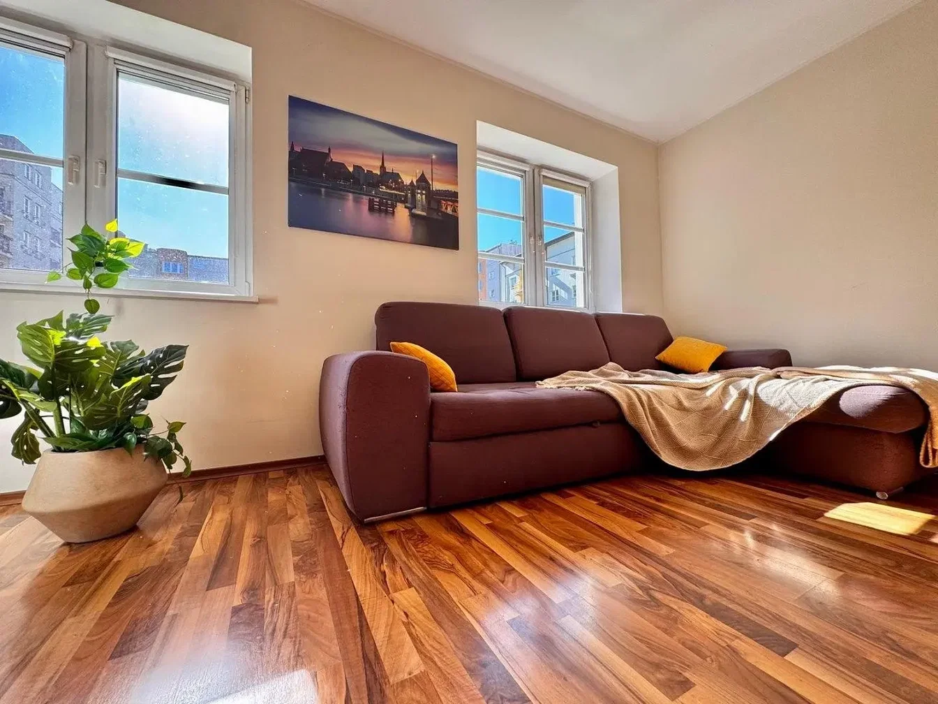 Wohnzimmer; blick, holzboden, tageslicht