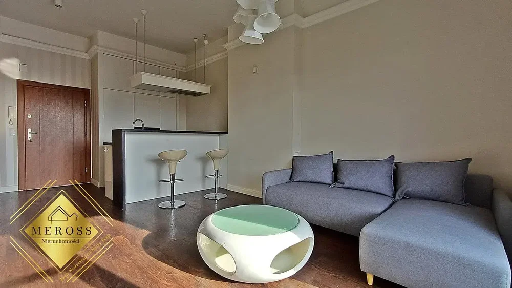 Wohnzimmer; moderner stil, holzboden, tageslicht