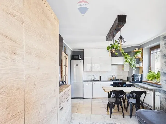 Cucina; elettrodomestici, luce naturale, stile moderno