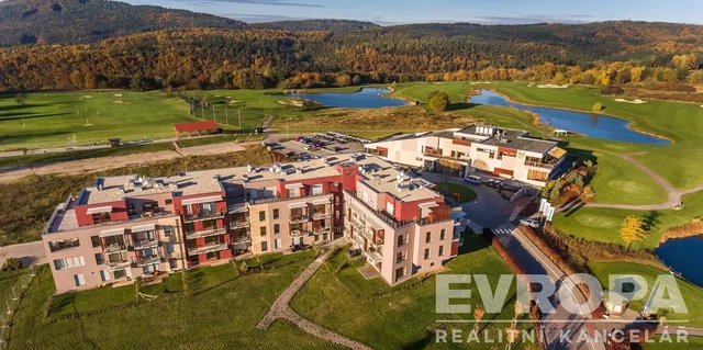 Casa e arredores; vista