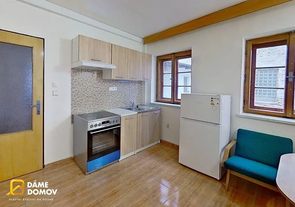 Küche; küchengeräte, fliesenboden, tageslicht