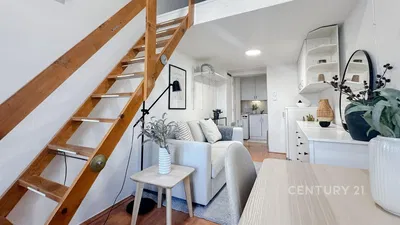 Obývací pokoj; moderní styl, dřevěná podlaha, přirozené světlo