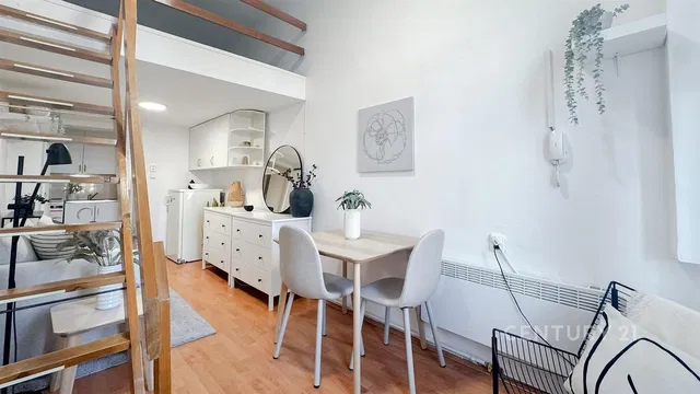 Kitchen; natural light, modern style