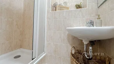 Koupelna; dlažba, po rekonstrukci, přirozené světlo, moderní styl