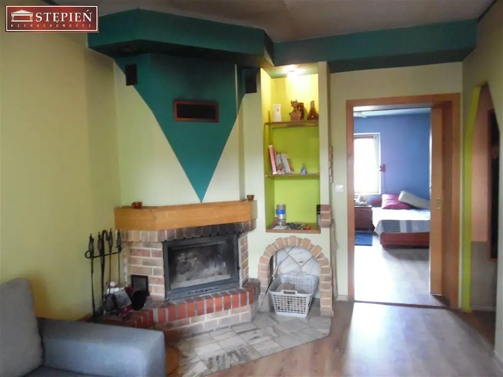 Salon; cheminée, lumière naturelle