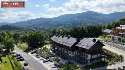 Dům a okolí; výhled