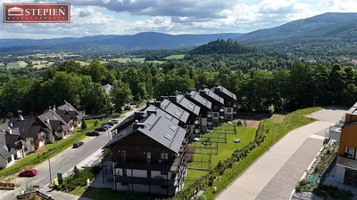 Dům a okolí; výhled