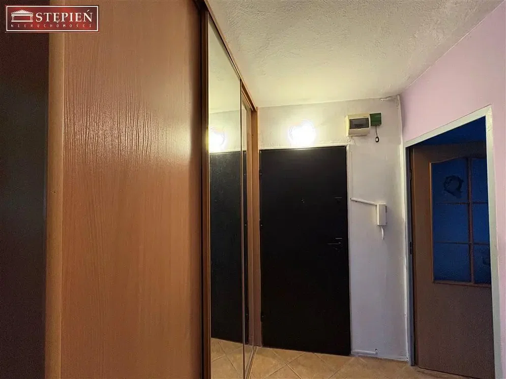 Vestiyer; fayans zemin, tadilat gerekiyor