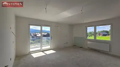 Oturma odası; manzara, doğal ışık, tadilat gerekiyor