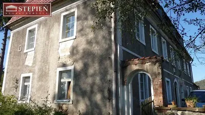 Dům a okolí; nutná rekonstrukce