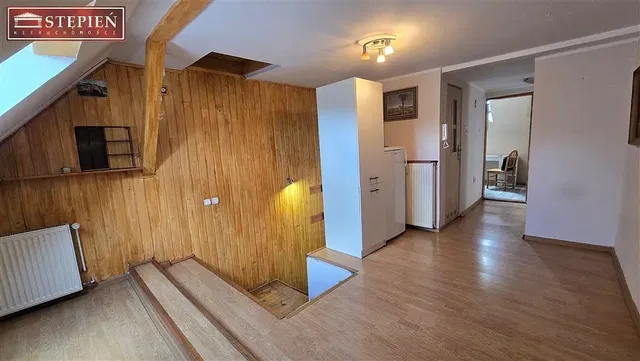 Sonstiges; holzboden, holzbalken, tageslicht