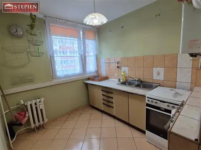 Mutfak; fayans zemin, mutfak aletleri, tadilat gerekiyor