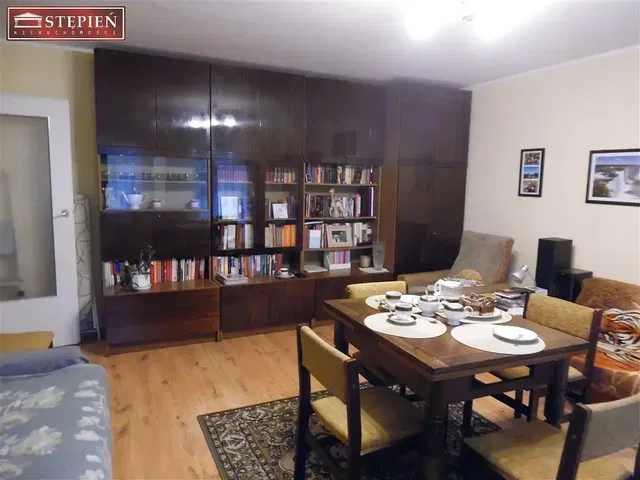 Oturma odası; ahşap zemin, rustik stil