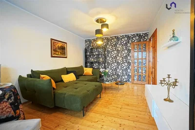 Salon; parquet, lumière naturelle, style moderne