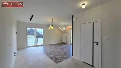 Oturma odası; doğal ışık, fayans zemin