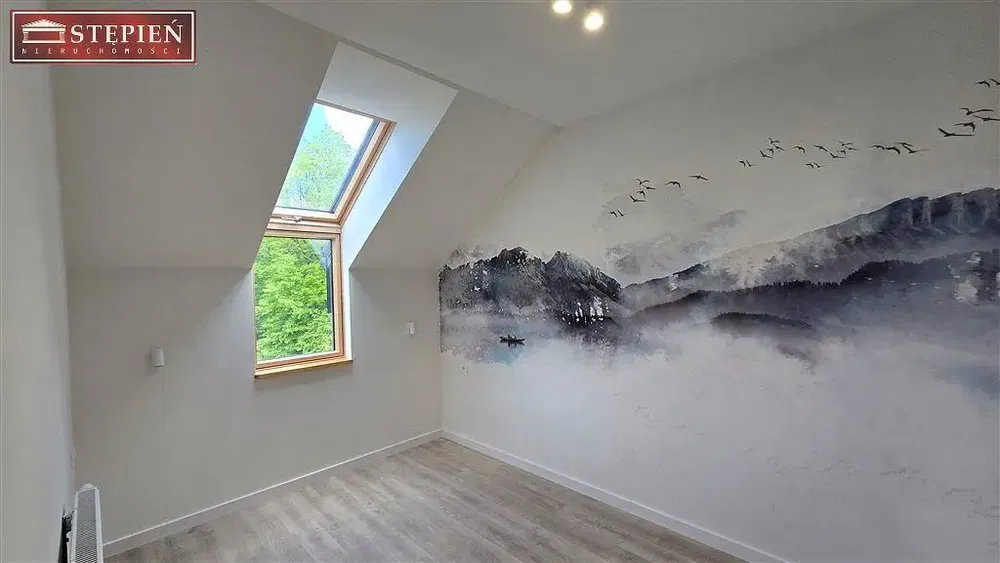 Çocuk odası; manzara, ahşap zemin, doğal ışık