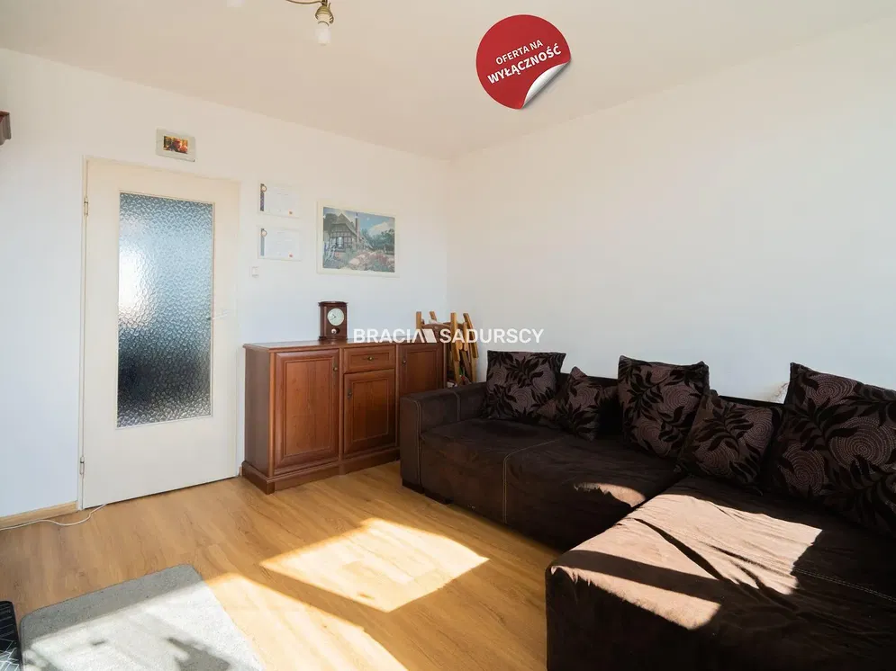 Dnevna soba; prirodno svjetlo, drveni pod, moderni stil