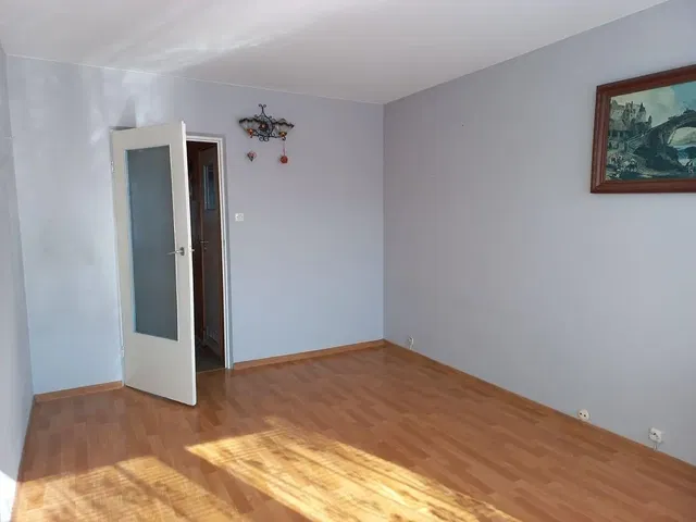 Schlafzimmer; holzboden, tageslicht