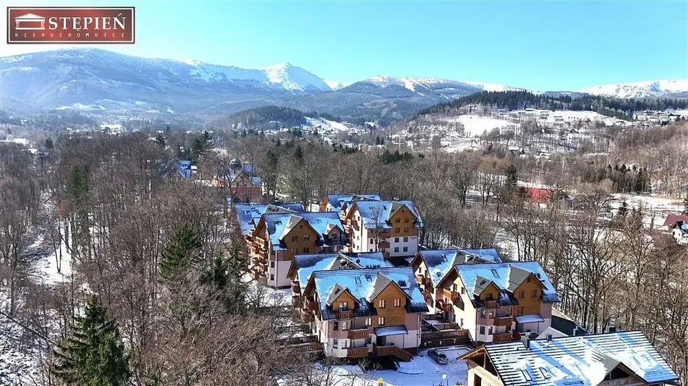 Kuća i okolina; pogled