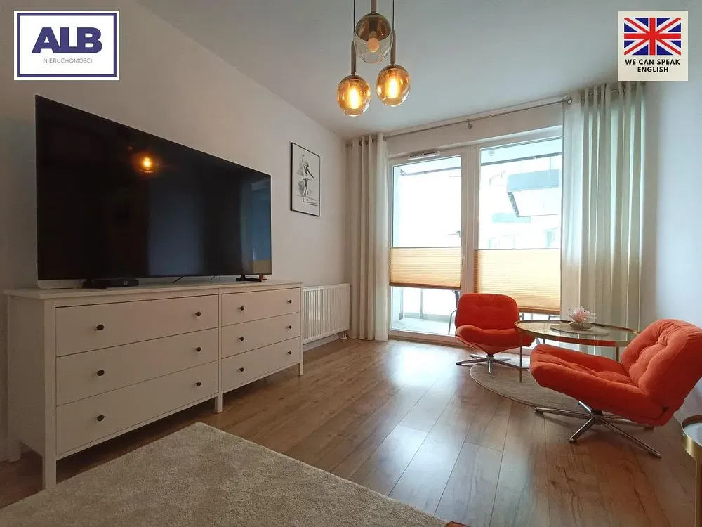 Salon; style moderne, parquet, lumière naturelle