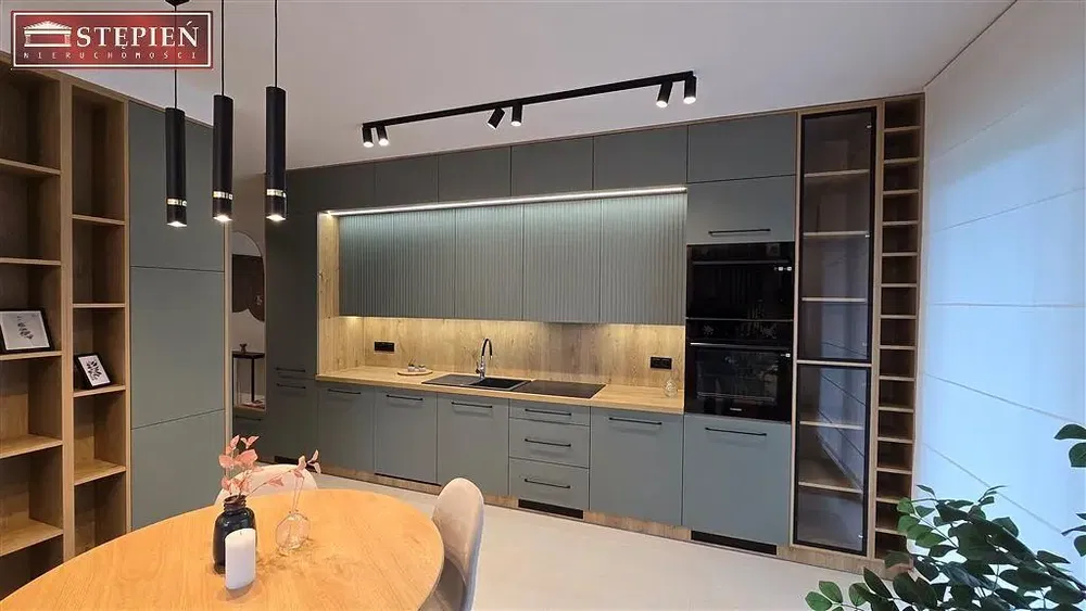 Cuisine; électroménager, style moderne, rénové, lumière naturelle