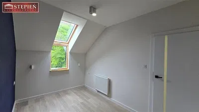 Dječija soba; pogled, drveni pod, prirodno svjetlo