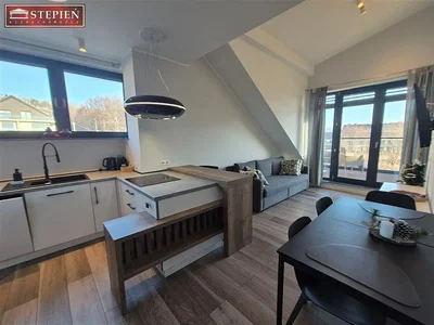 غرفة معيشة; إطلالة, أرضية خشبية, ضوء طبيعي, أسلوب عصري