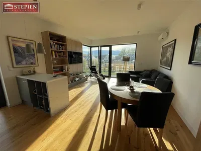 Dnevna soba; pogled, drveni pod, prirodno svjetlo, moderni stil