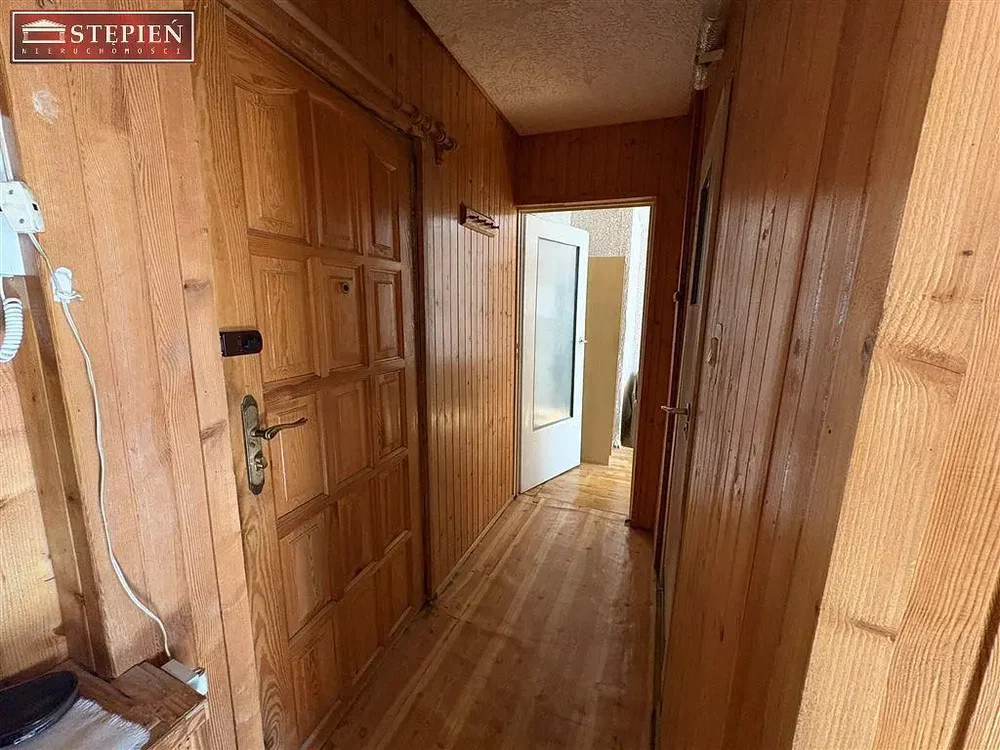 Vestiaire; parquet, poutres en bois