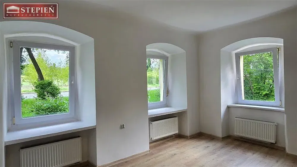 Salon; vue, parquet, lumière naturelle