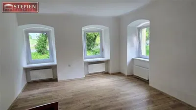 Salon; vue, parquet, lumière naturelle