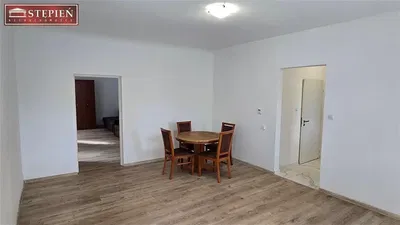 Salle à manger; parquet, lumière naturelle