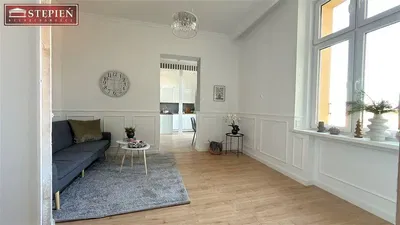 Wohnzimmer; tageslicht, holzboden, moderner stil