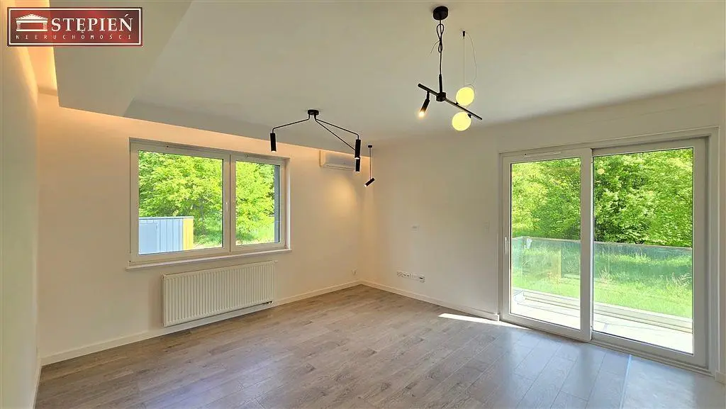 Salon; vue, parquet, lumière naturelle, style moderne