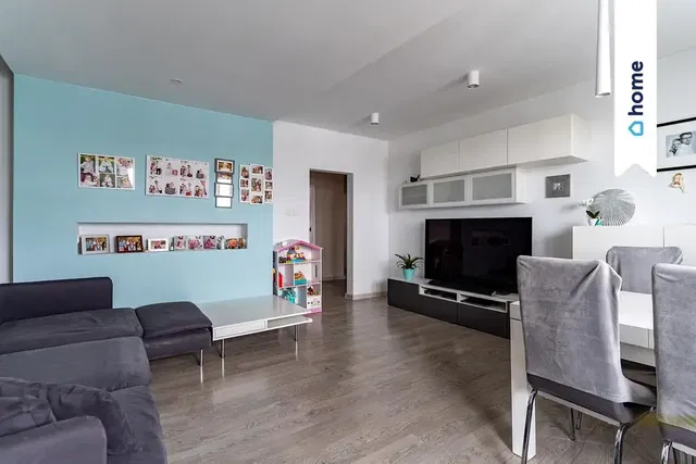 Wohnzimmer; moderner stil, holzboden, tageslicht