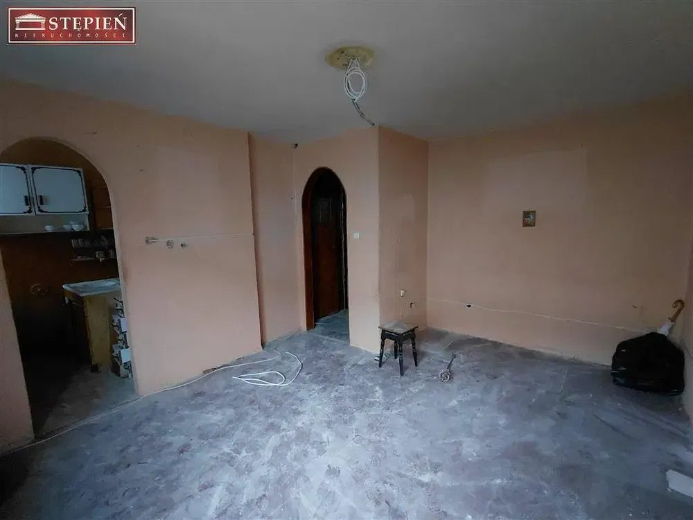 Sonstiges; renovierungsbedürftig