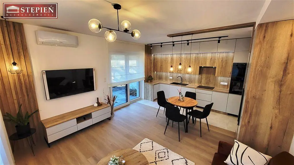 Salon; vue, électroménager, lumière naturelle, style moderne, parquet