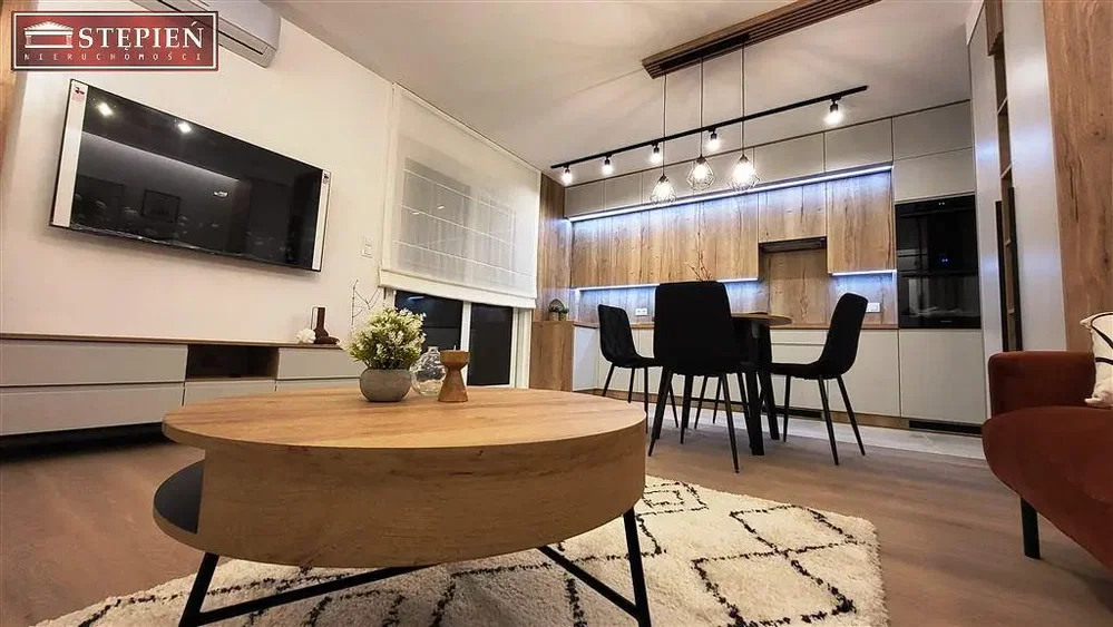 Salon; style moderne, parquet, lumière naturelle