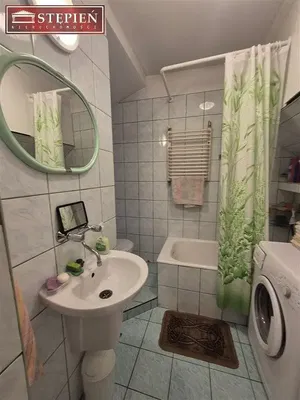 Salle de bain; carrelage, lumière naturelle, rénové