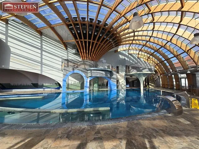 Sonstiges; blick, hohe decken, tageslicht, fliesenboden