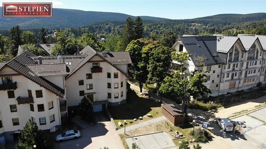 Kuća i okolina; pogled