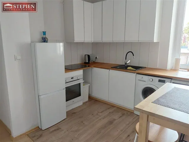Keuken; keukenapparatuur, natuurlijk licht