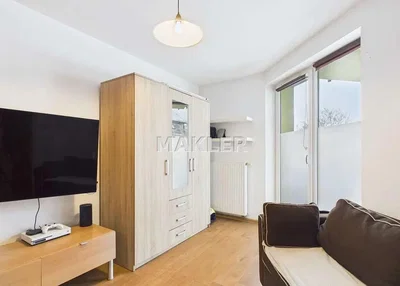 Salon; parquet, lumière naturelle, style moderne