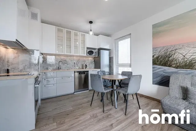 Cuisine; électroménager, parquet, lumière naturelle, style moderne