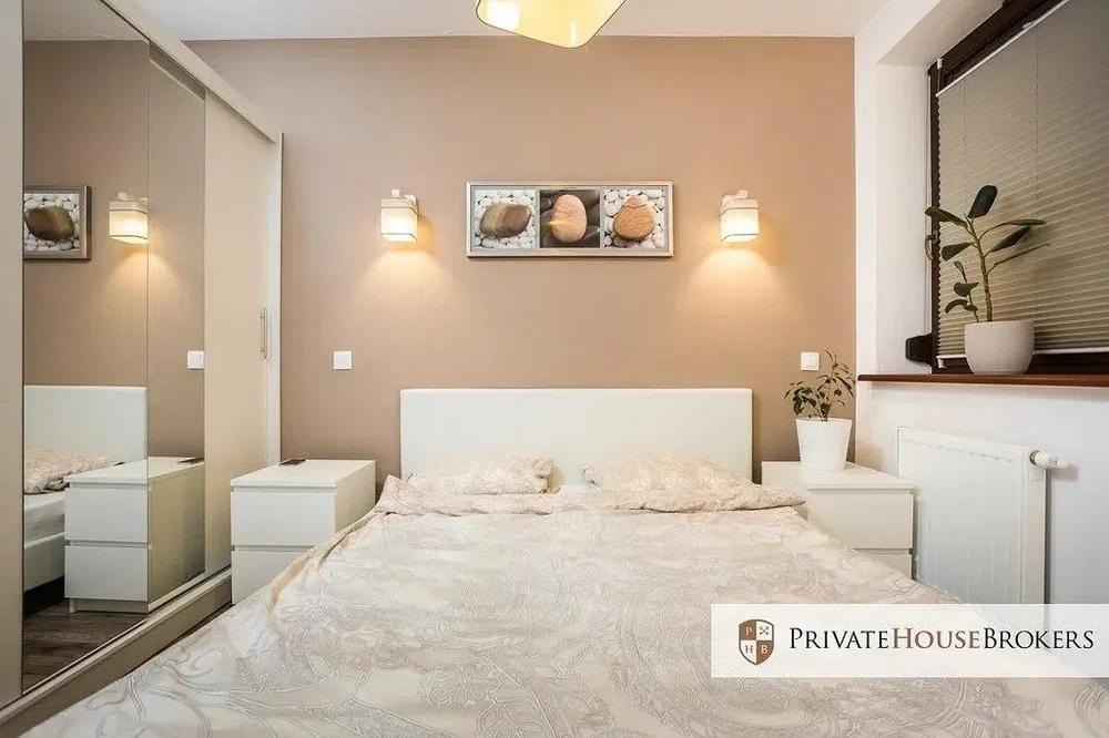 Chambre; style moderne, lumière naturelle