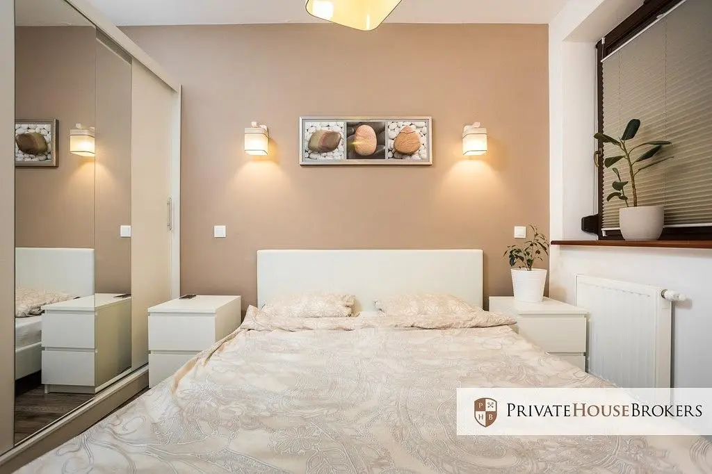 Chambre; style moderne, lumière naturelle
