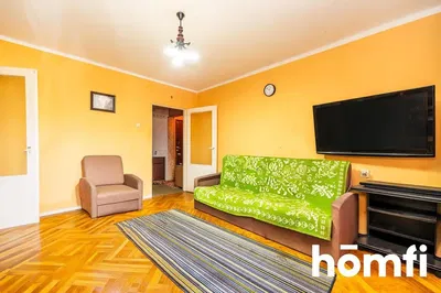 Salon; parquet, lumière naturelle, style moderne