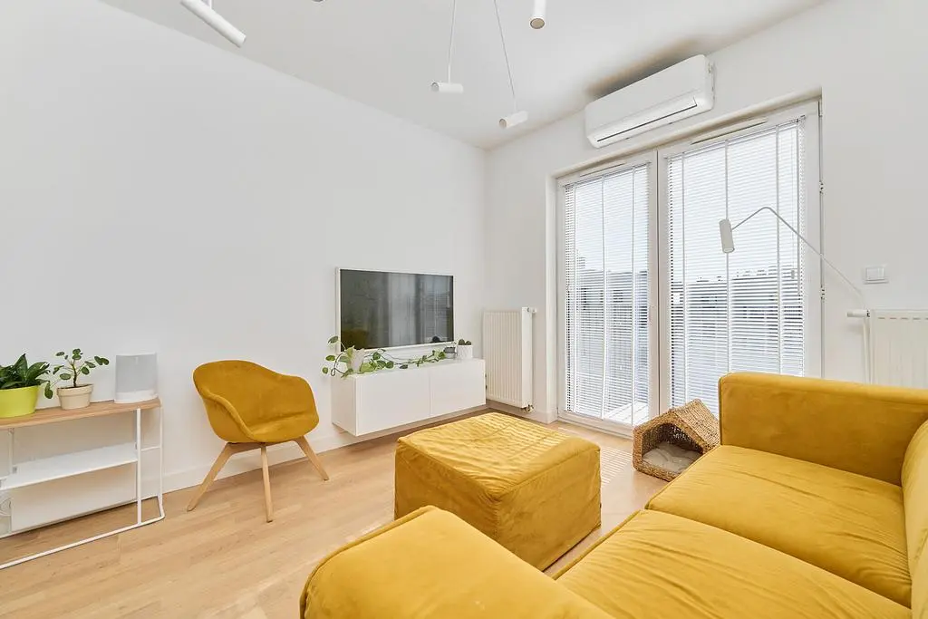 Salon; lumière naturelle, parquet, style moderne